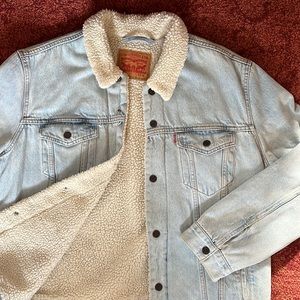 Light Wash Levi’s Sherpa Denim Jacket